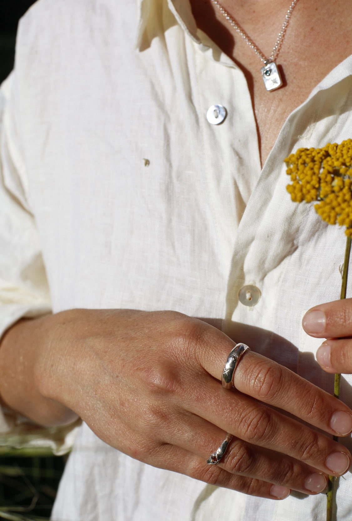 Estrella ring with yellow sapphire