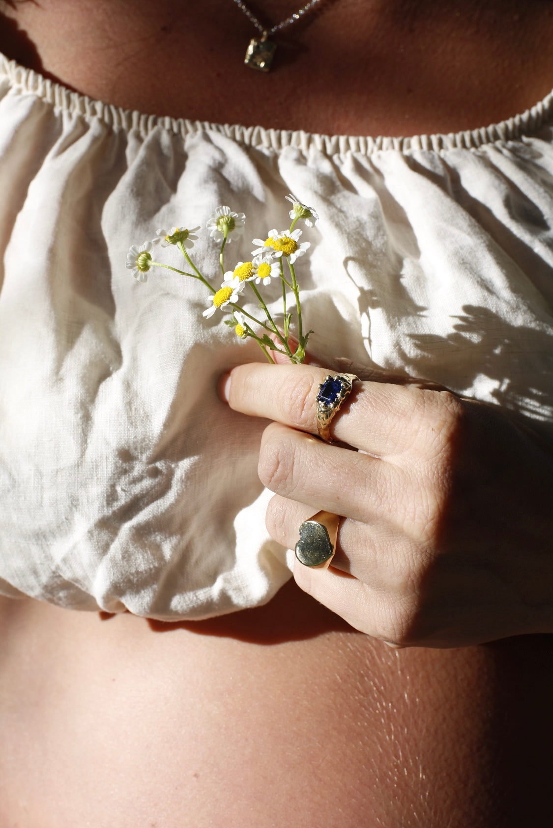 9ct gold ring with stone