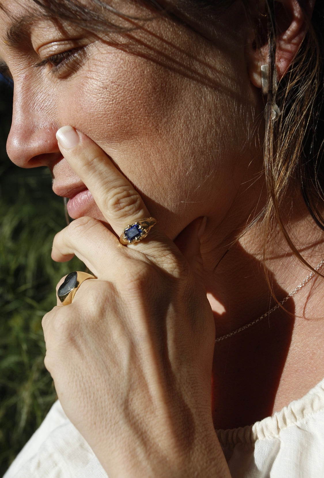 9ct gold ring with stone